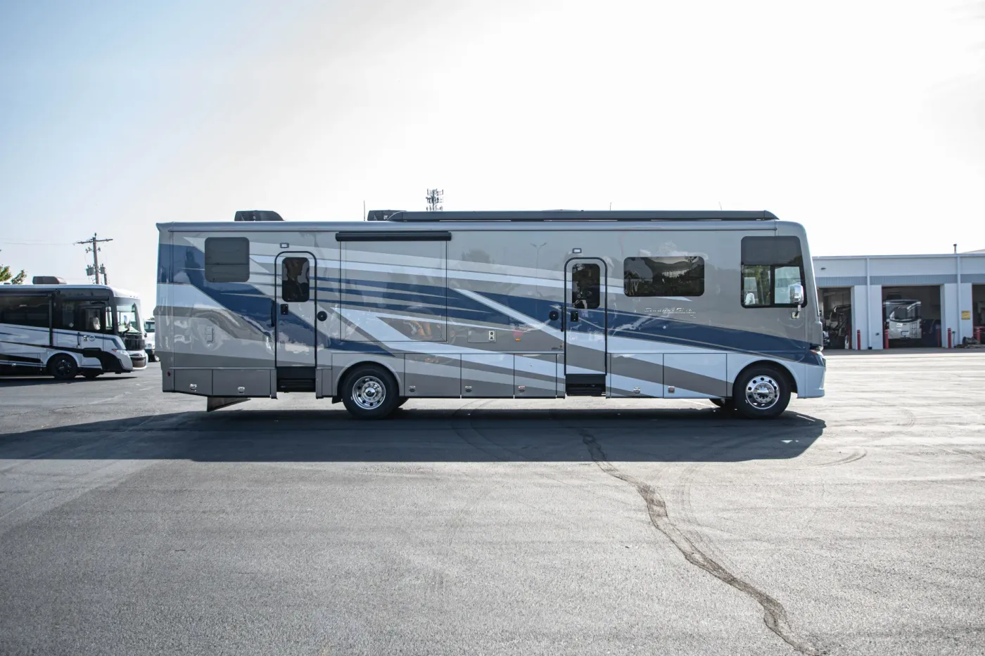 2026 Newmar Canyon Star 3947 | Photo 4 of 27