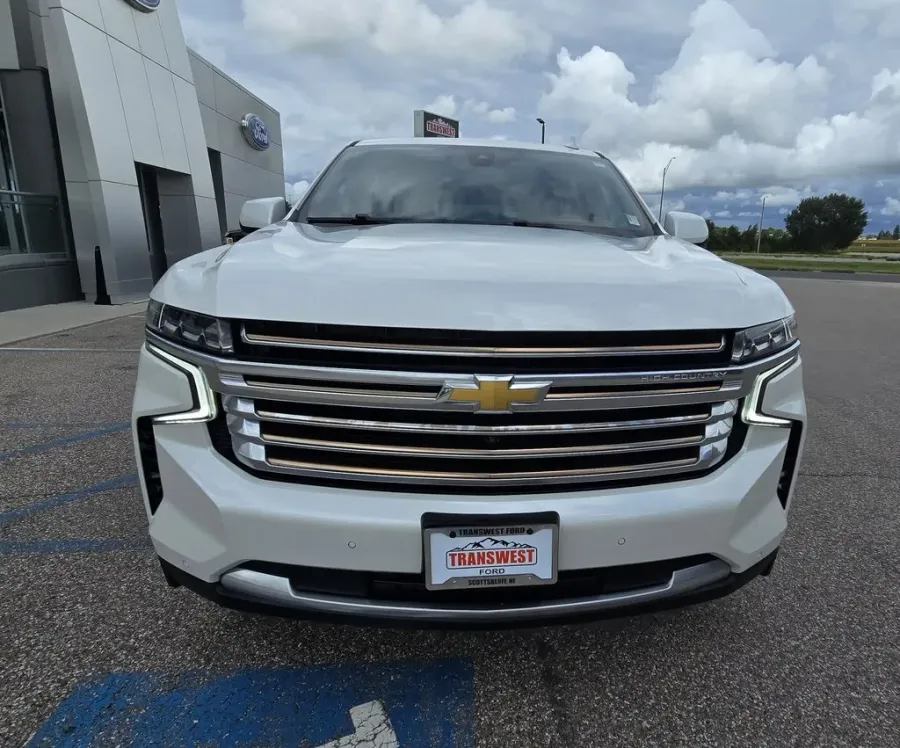 2021 Chevrolet Suburban | Photo 4 of 37