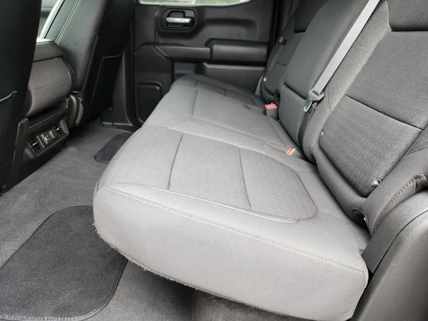 2021 Chevrolet Silverado 1500 LT | Photo 10 of 31