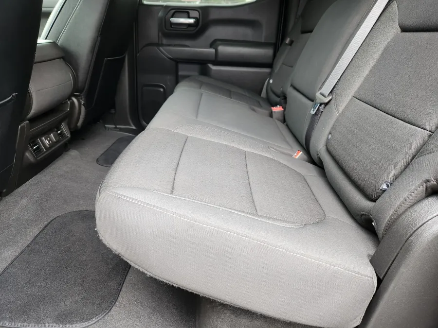 2021 Chevrolet Silverado 1500 LT | Photo 10 of 31