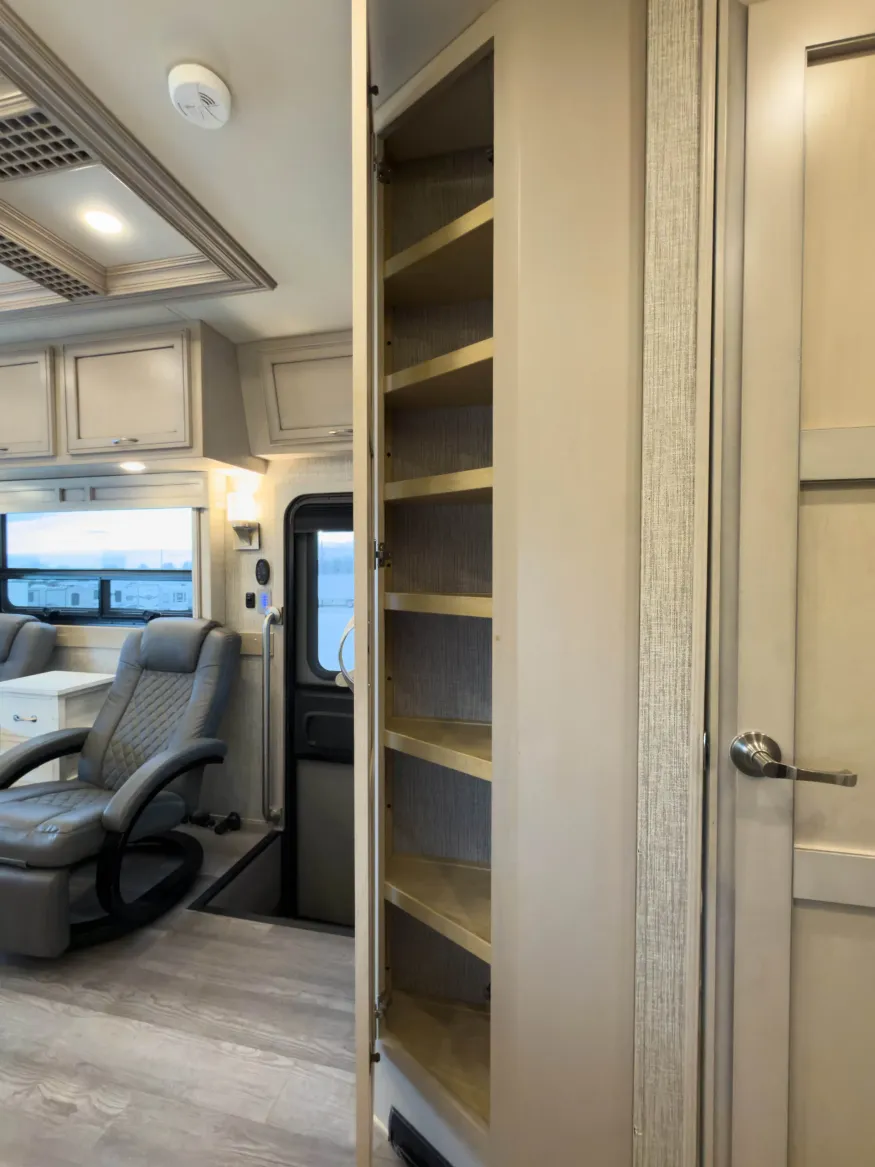 2022 Newmar Canyon Star 3927 | Photo 18 of 28