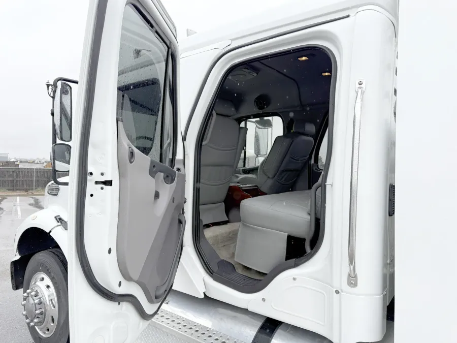 2011 Freightliner M2 112 | Photo 9 of 22