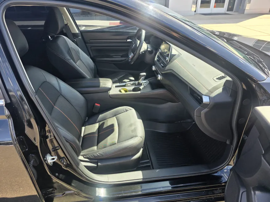 2022 Nissan Altima 2.5 SR | Photo 16 of 23