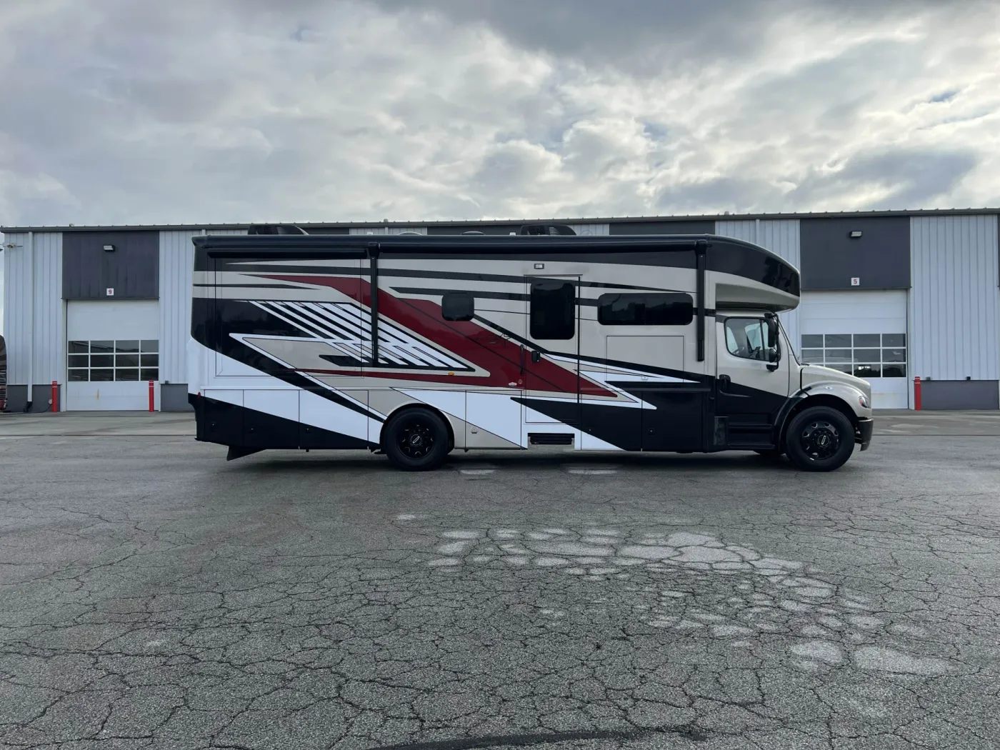 2026 Newmar Grand Star 3444 | Photo 4 of 23