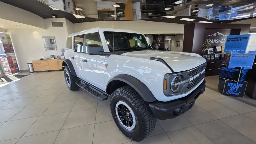 2026 Ford Bronco | Photo 3 of 28