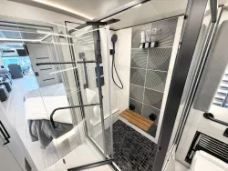 2026 Newmar King Aire 4531 | Thumbnail Photo 18 of 35