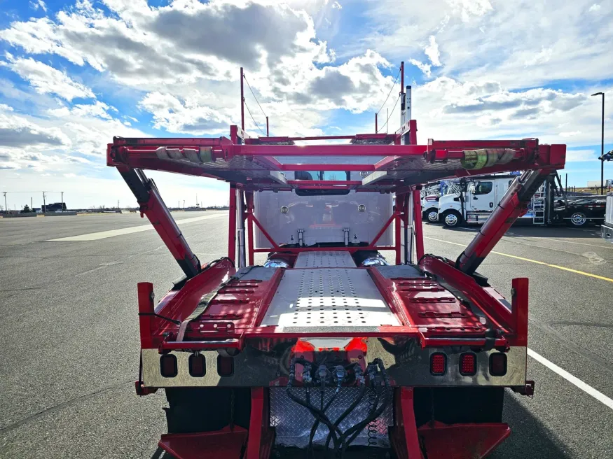 2020 Peterbilt 389 | Photo 5 of 34