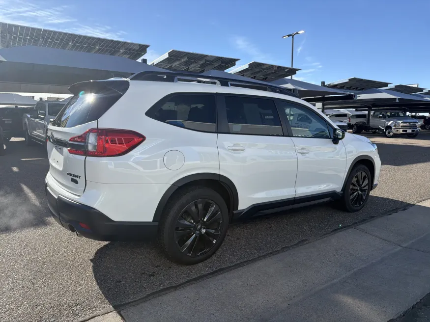 2022 Subaru Ascent Onyx Edition | Photo 4 of 25