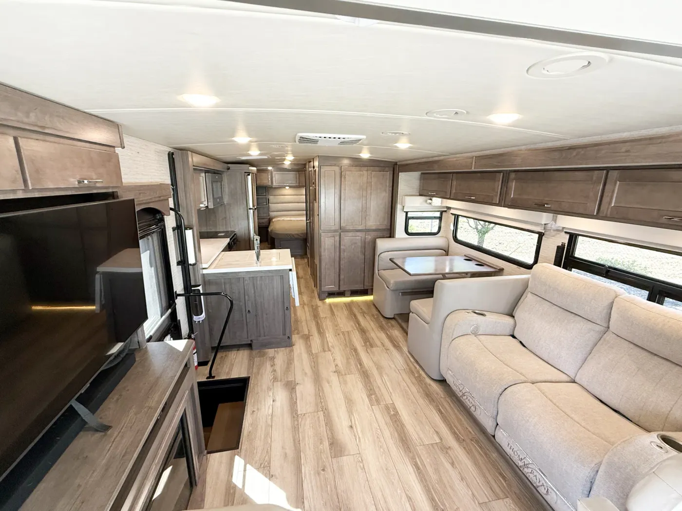 2022 Winnebago Forza 34T | Photo 3 of 17