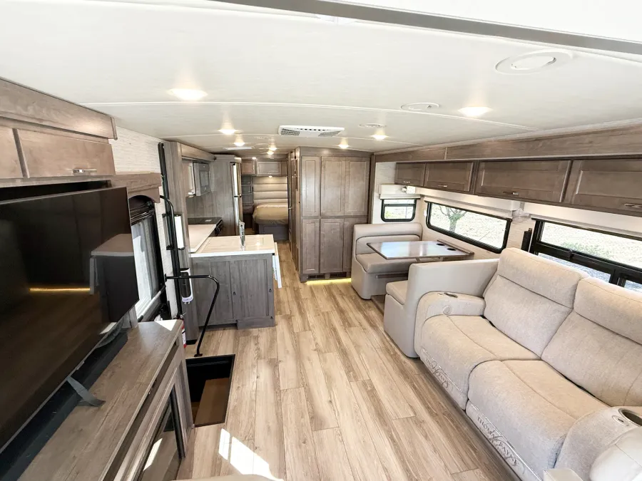2022 Winnebago Forza 34T | Photo 3 of 17