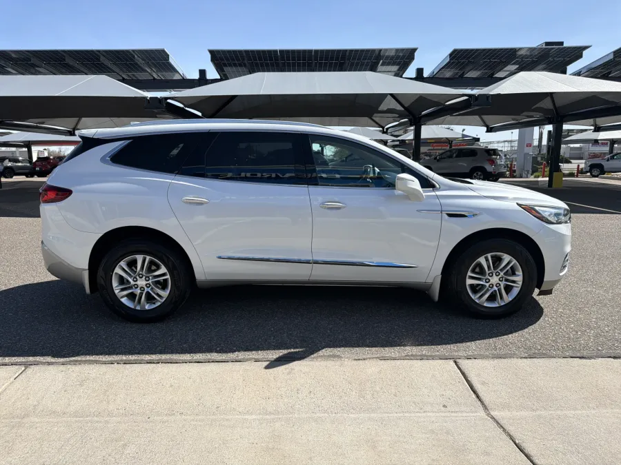 2018 Buick Enclave Essence | Photo 5 of 24