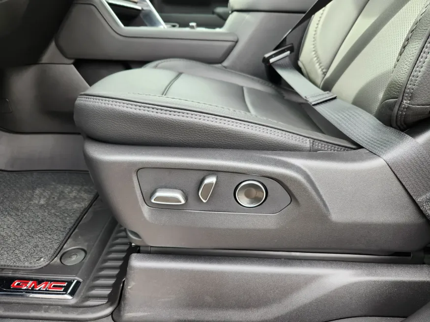 2026 GMC Sierra 3500HD Denali | Photo 9 of 31