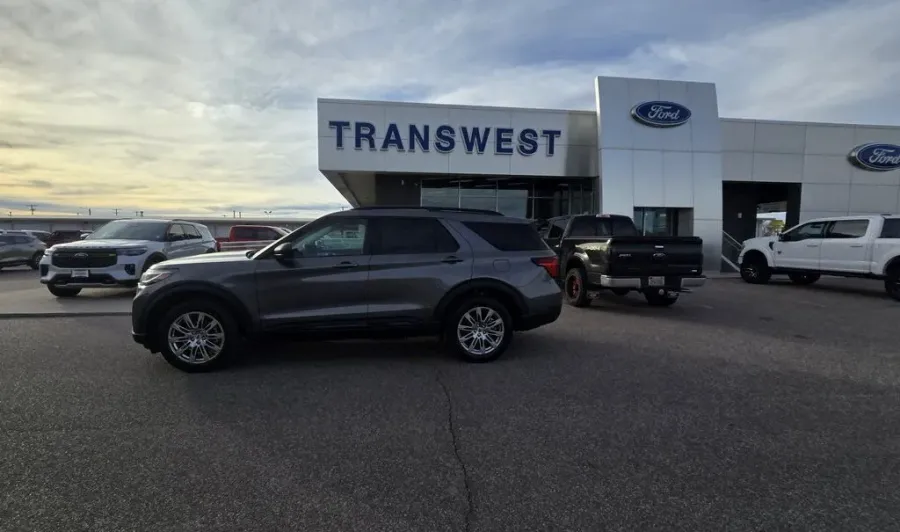 2026 Ford Explorer | Photo 1 of 31