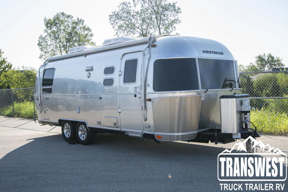 2018 Airstream Flying Cloud 25RB | Photo 3 of 20