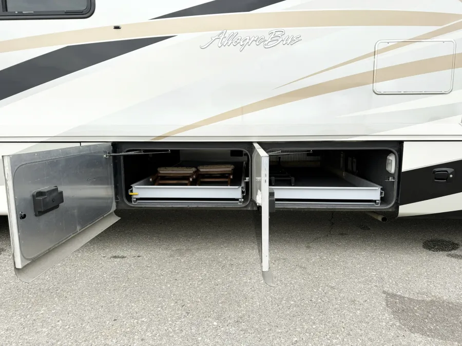 2010 Tiffin Allegro Bus 40QXP | Photo 12 of 12