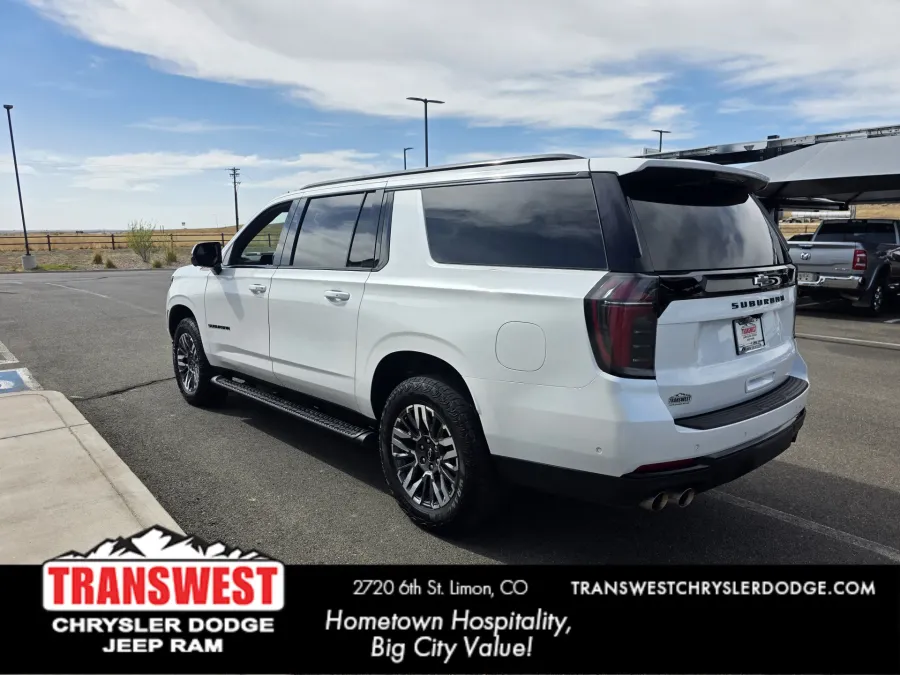 2025 Chevrolet Suburban Z71 | Photo 8 of 32