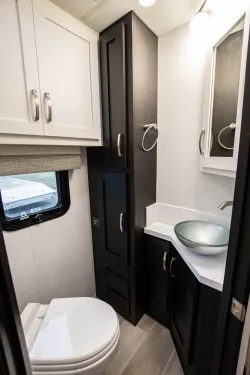 2026 Newmar Super Star 4059 | Thumbnail Photo 21 of 28