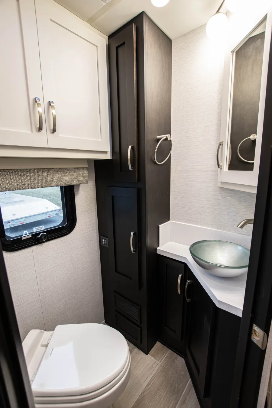 2026 Newmar Super Star 4059 | Photo 21 of 28