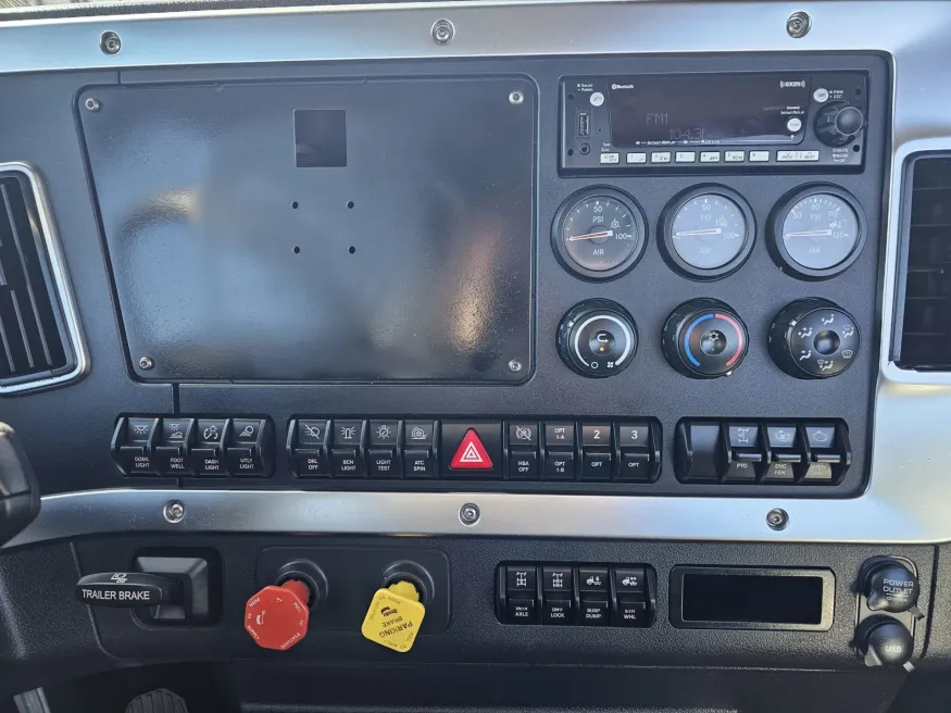 2025 Western Star 47X | Photo 15 of 17