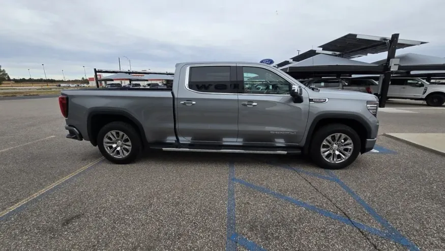 2023 GMC Sierra 1500 | Photo 4 of 31