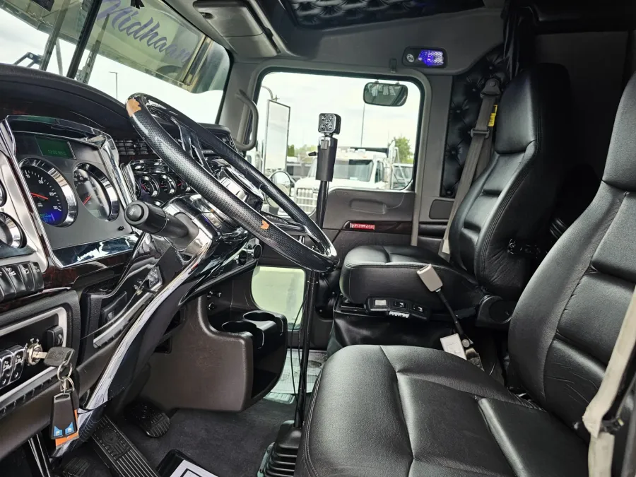 2023 Kenworth W900 | Photo 9 of 21