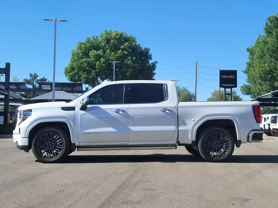 2022 GMC Sierra 1500 Denali Ultimate | Photo 3 of 26