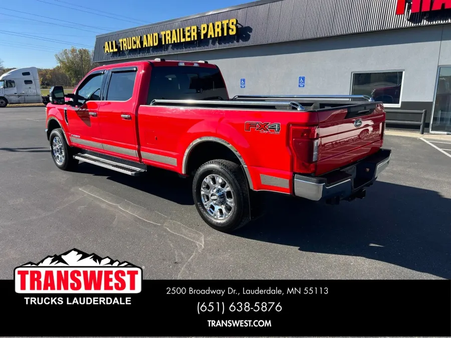 2022 Ford Super Duty F-350 Lariat | Photo 8 of 17