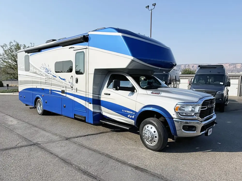 2021 Dynamax Isata 30fw