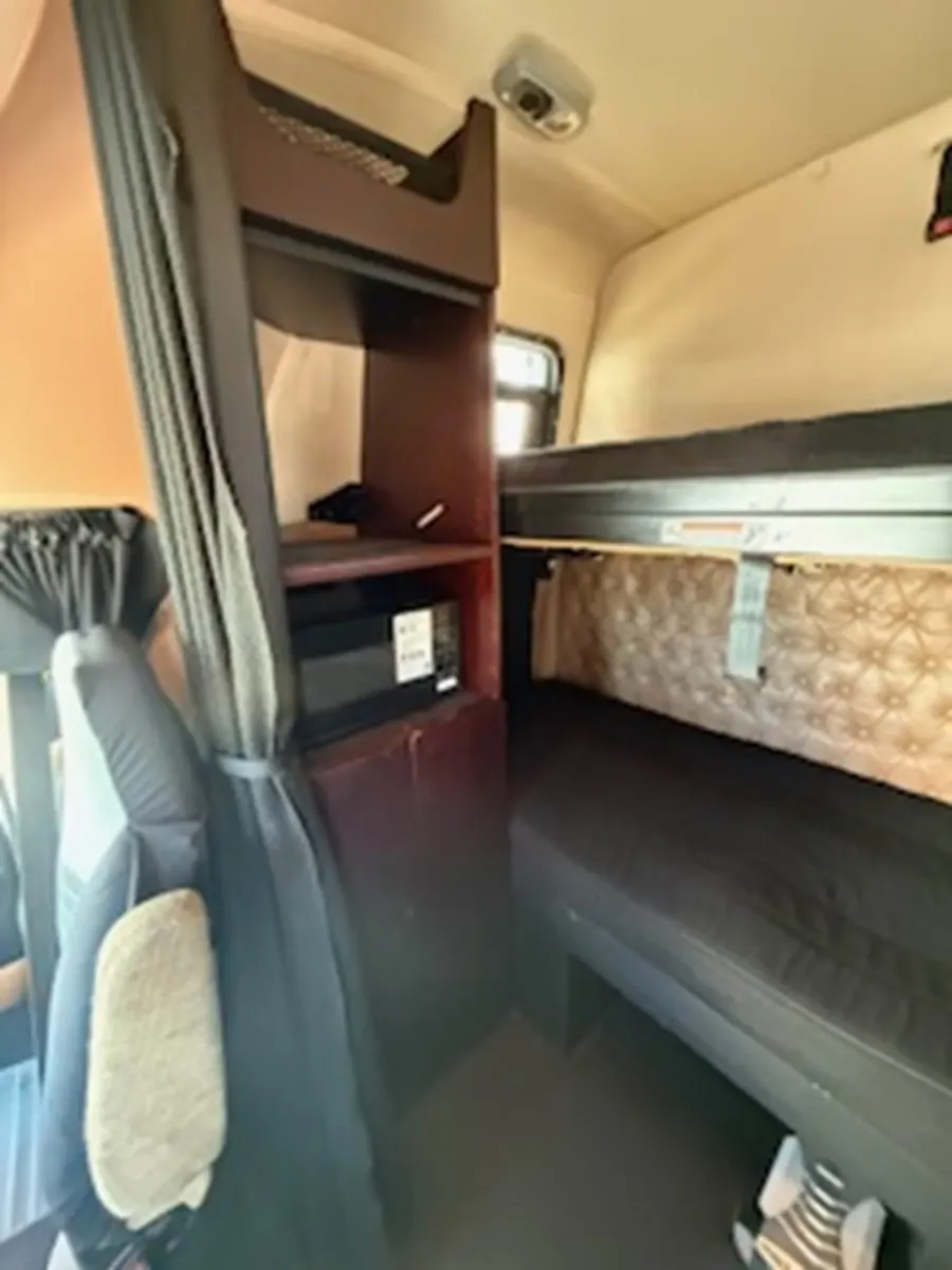 2022 Western Star 5700XE | Photo 14 of 16