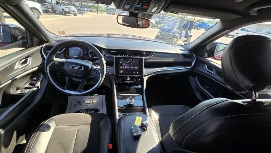 2024 Jeep Grand Cherokee | Photo 27 of 31