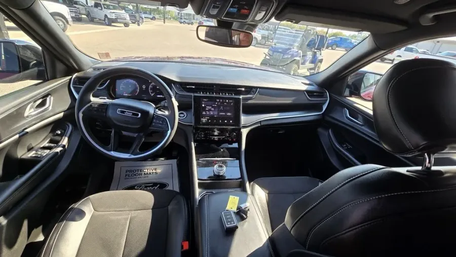 2024 Jeep Grand Cherokee | Photo 27 of 31