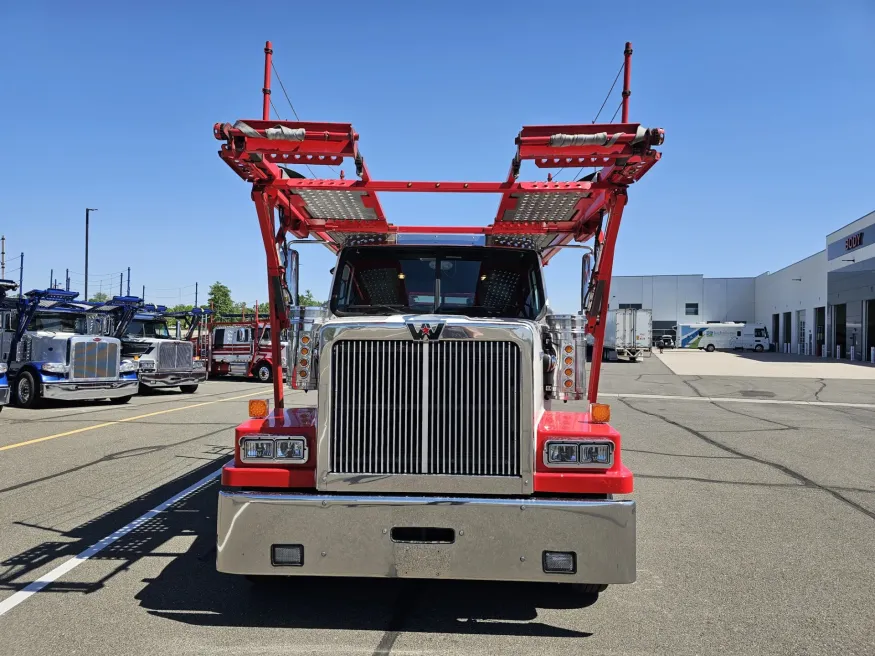 2020 Western Star 4900FA | Photo 2 of 34
