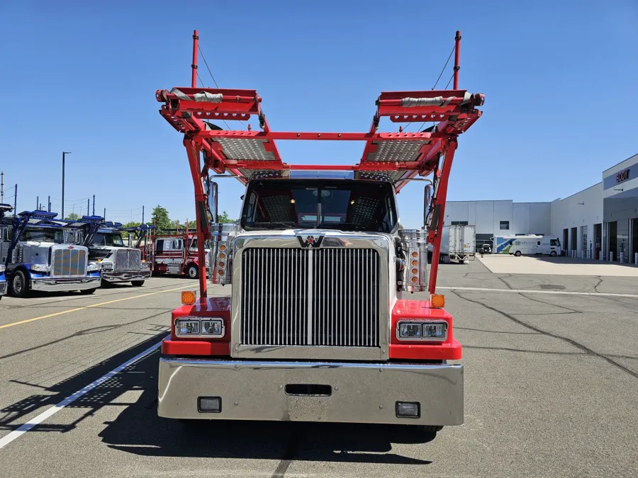 2020 Western Star 4900FA | Photo 2 of 34