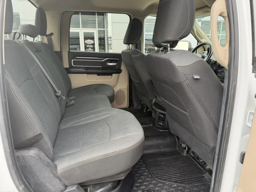 2022 RAM 2500 Big Horn | Photo 8 of 18