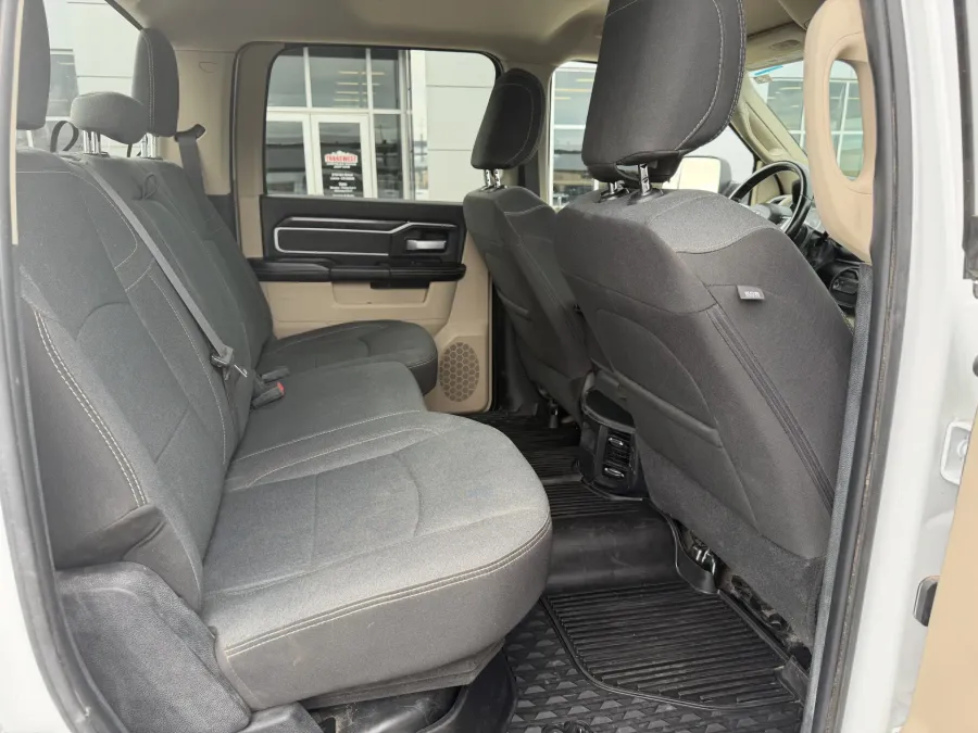 2022 RAM 2500 Big Horn | Photo 8 of 18