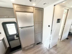 2027 Newmar Bay Star 3640 | Thumbnail Photo 13 of 31