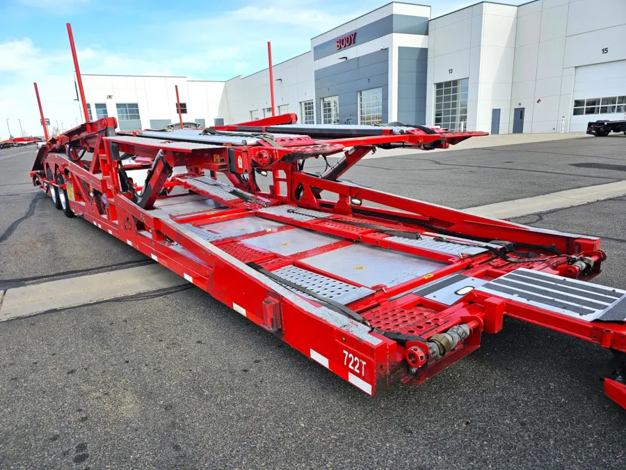 2020 Peterbilt 389 | Photo 7 of 34