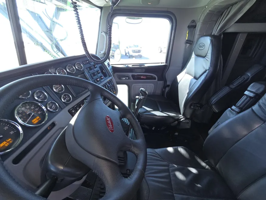2022 Peterbilt 389 | Photo 28 of 38