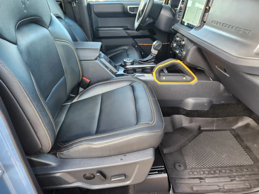 2024 Ford Bronco Badlands | Photo 17 of 31