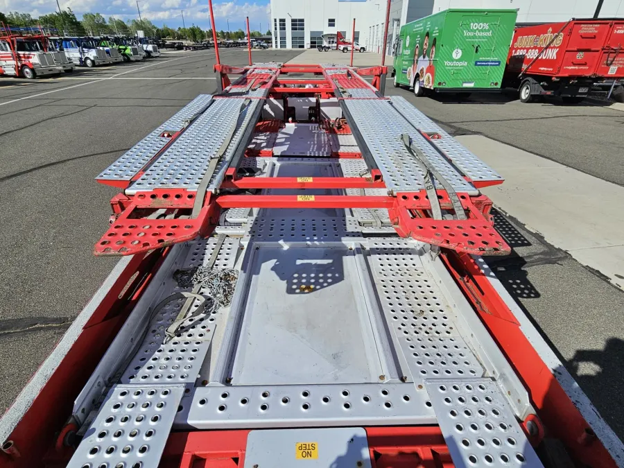 2020 Peterbilt 389 | Photo 7 of 30