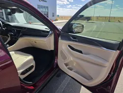 2023 Jeep Grand Cherokee L Limited | Thumbnail Photo 17 of 29