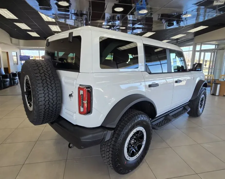 2026 Ford Bronco | Photo 5 of 28