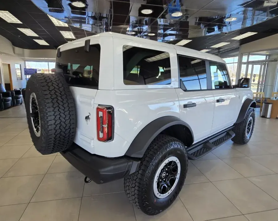 2026 Ford Bronco | Photo 5 of 28