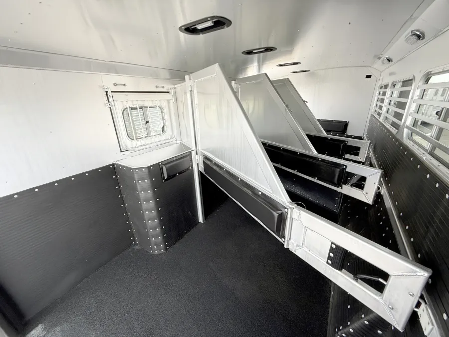 2023 Platinum Coach 4HBP | Photo 10 of 16