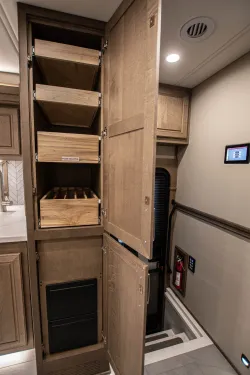 2026 Renegade Verona LE 40LTS | Thumbnail Photo 22 of 29