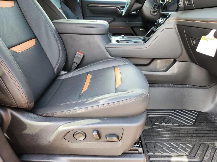 2026 GMC Sierra 2500HD AT4 | Photo 17 of 31