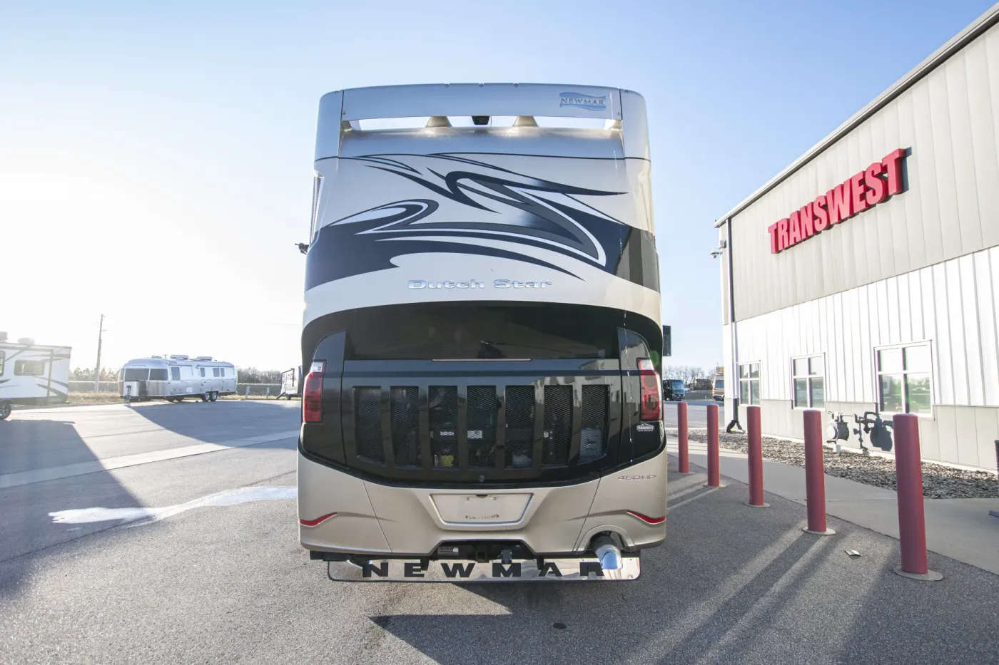 2015 Newmar Dutch Star 4018 | Photo 4 of 32