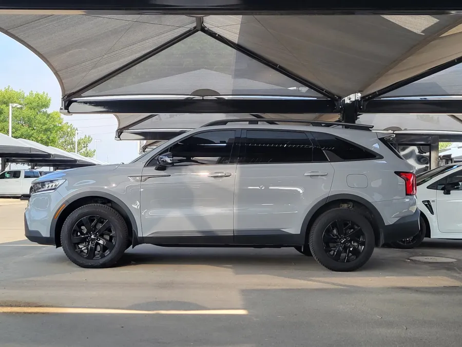 2022 Kia Sorento X-Line S | Photo 3 of 5