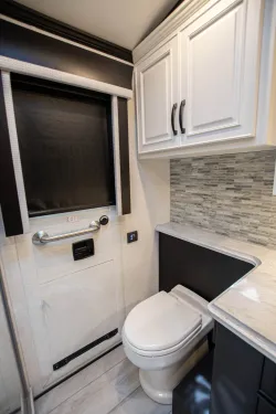 2026 Newmar Dutch Star 4081 | Thumbnail Photo 20 of 42