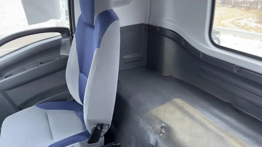 2025 Isuzu FVR | Photo 15 of 17